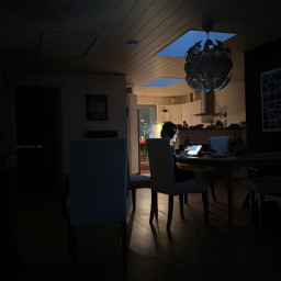 Photo by girafpingvin (Daniel Bahl)🦒️🐧️ on October 13, 2024. May be an image of 3 people and people studying.