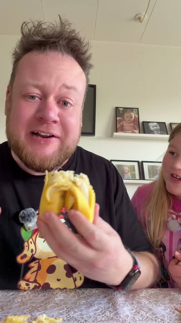 Har du smagt bananskræl? #girafpingvin 🍌🤮