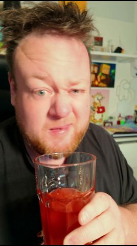 #tasteteste klamt? lækkert? saftevand fra #Korea 🍉  #girafpingvin #shorts #dansk